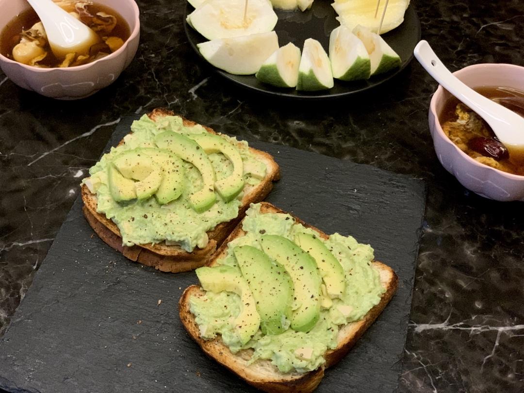 牛油果吐司