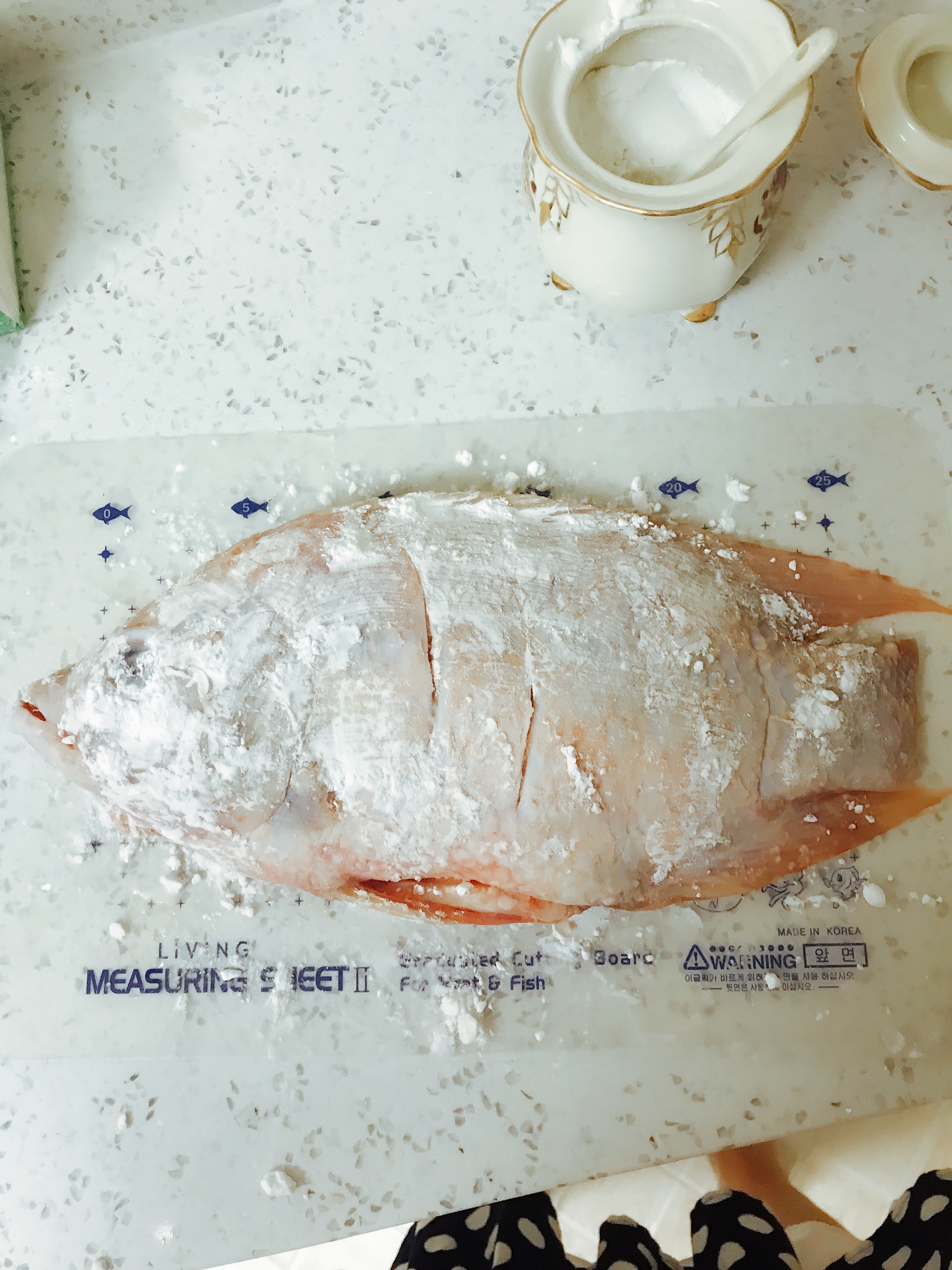 红烧粉红鲷鱼的做法 步骤2