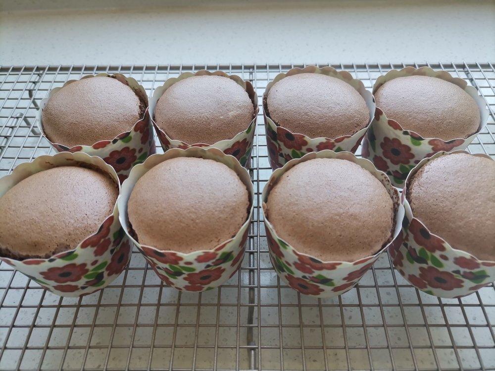 松软好吃又不回缩的可可杯子蛋糕