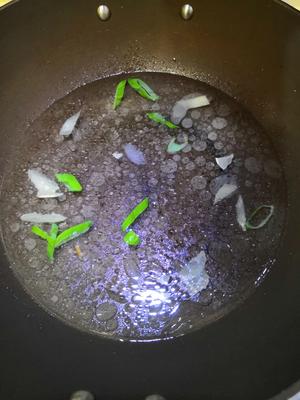 菠菜鸡蛋清汤面的做法 步骤3