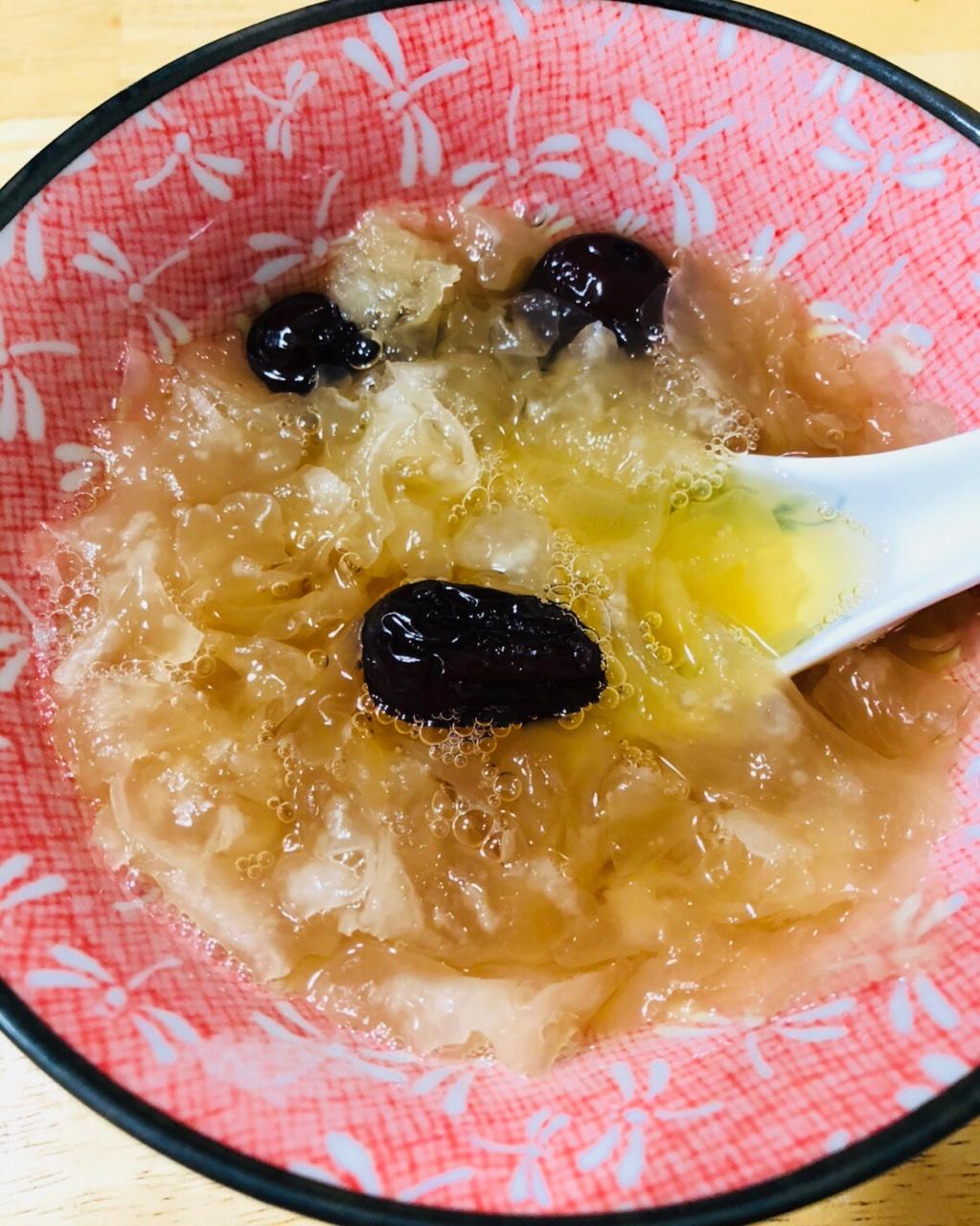 冰糖银耳红枣汤