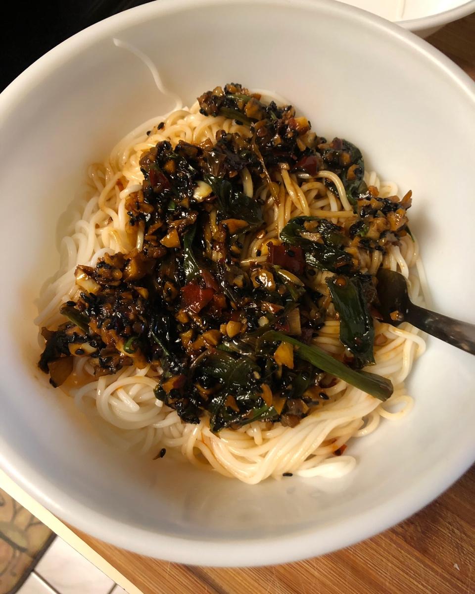 10分钟搞定的一碗葱油拌面