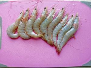 酥脆的黄金蝴蝶虾的做法 步骤1