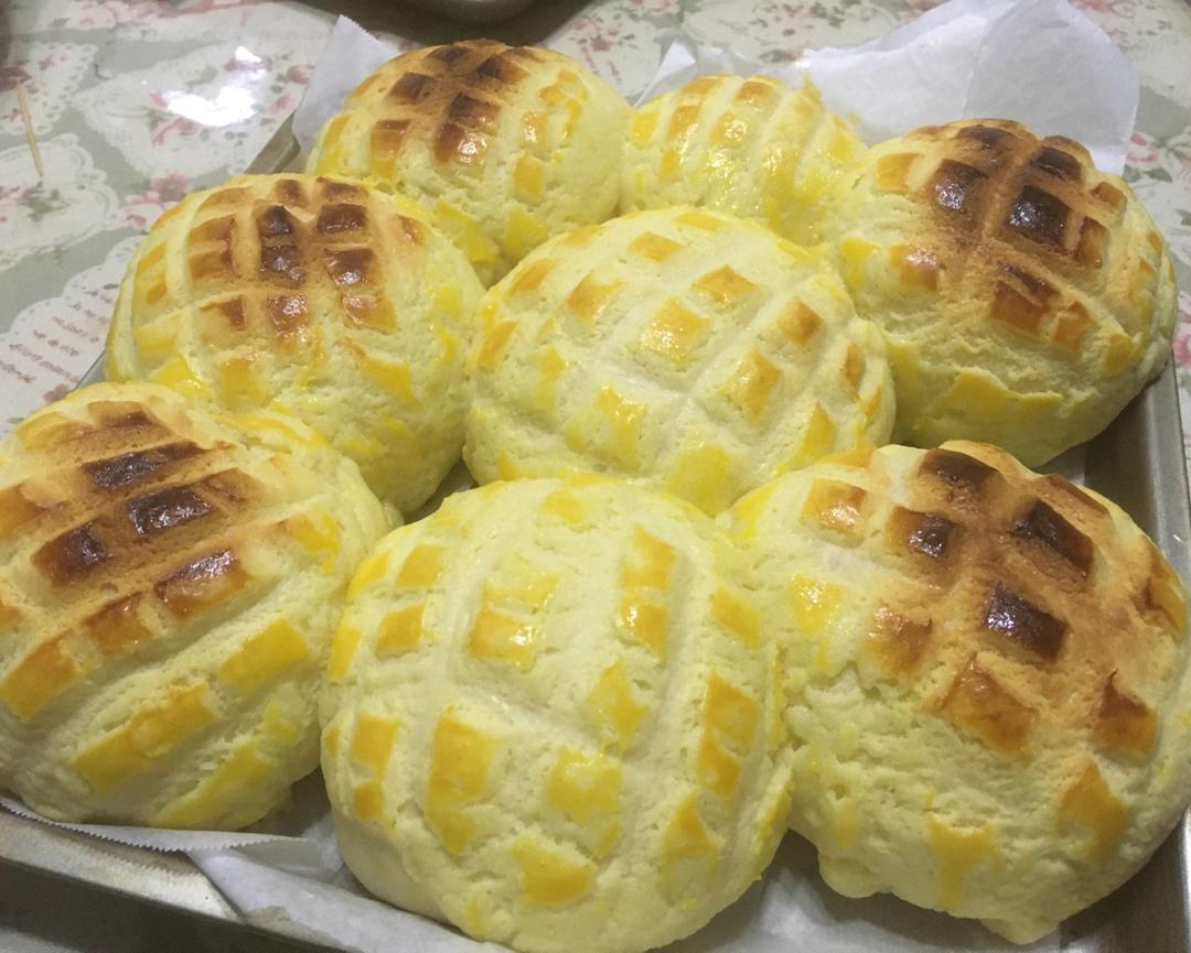 好吃到炸裂的港式菠萝包（附带制作酥皮的小视频）