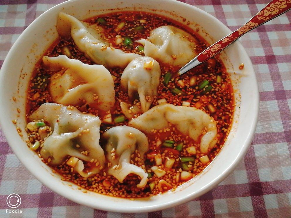 省时又便捷，没人能抗拒这碗酸汤水饺！🥟