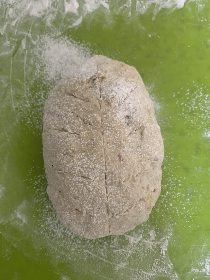 全麦坚果软欧包