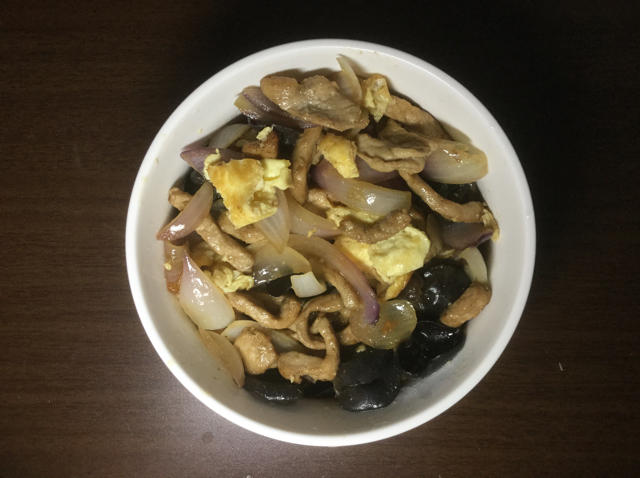 洋葱木耳鸡蛋炒肉