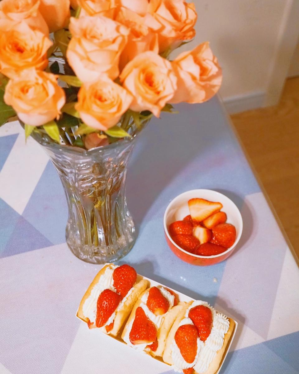 韩国最热门的甜品店Le Bread Lab的草莓蛋糕卷
