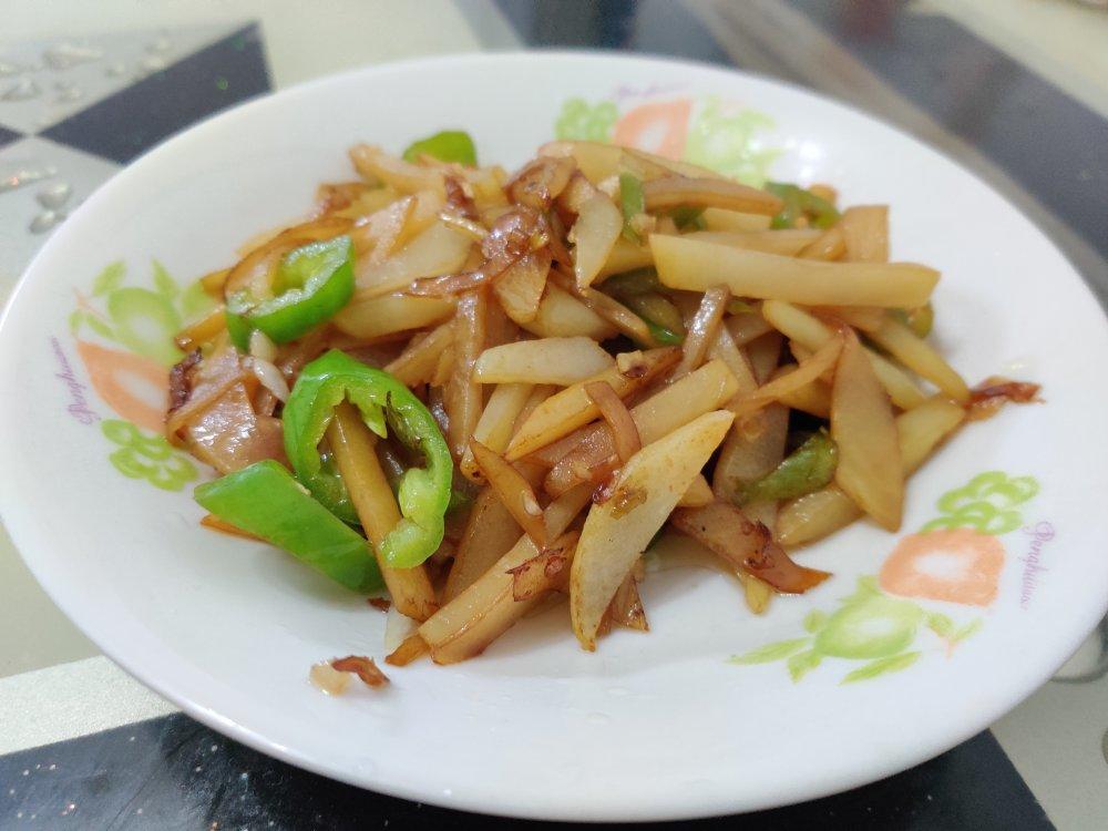 好吃又方便的青椒土豆丝，来喽！
