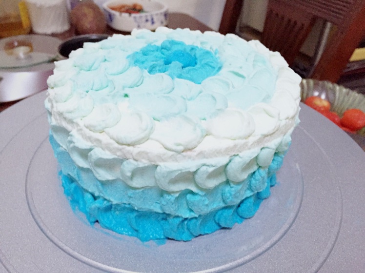 渐变色奶油蛋糕装饰