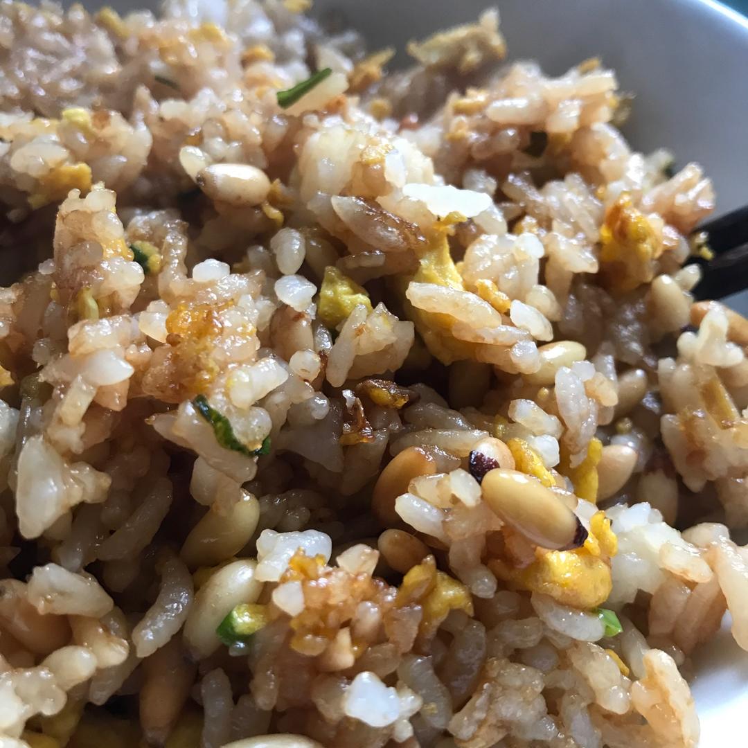 松仁鸡蛋炒饭