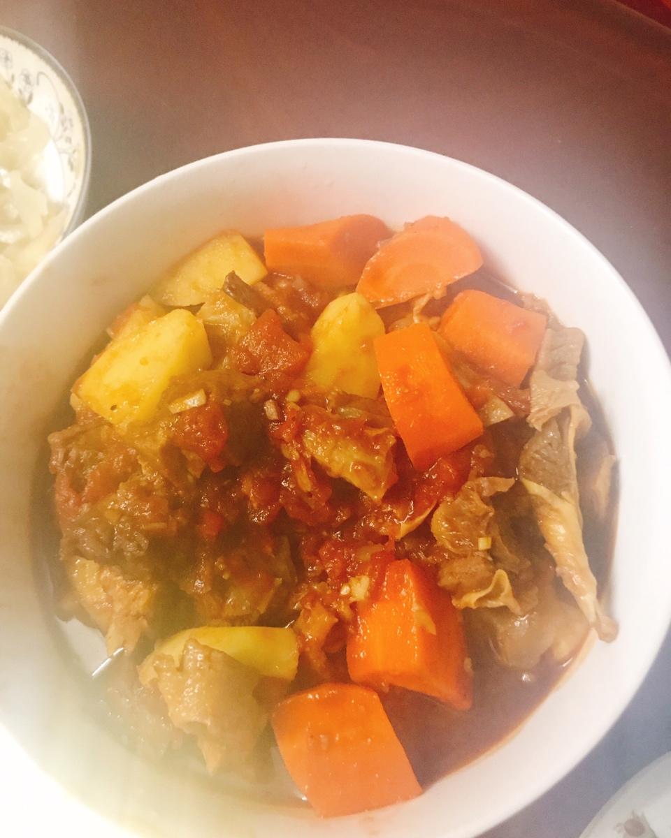 番茄土豆胡萝卜牛腩（牛肉鲜嫩的独家秘诀）