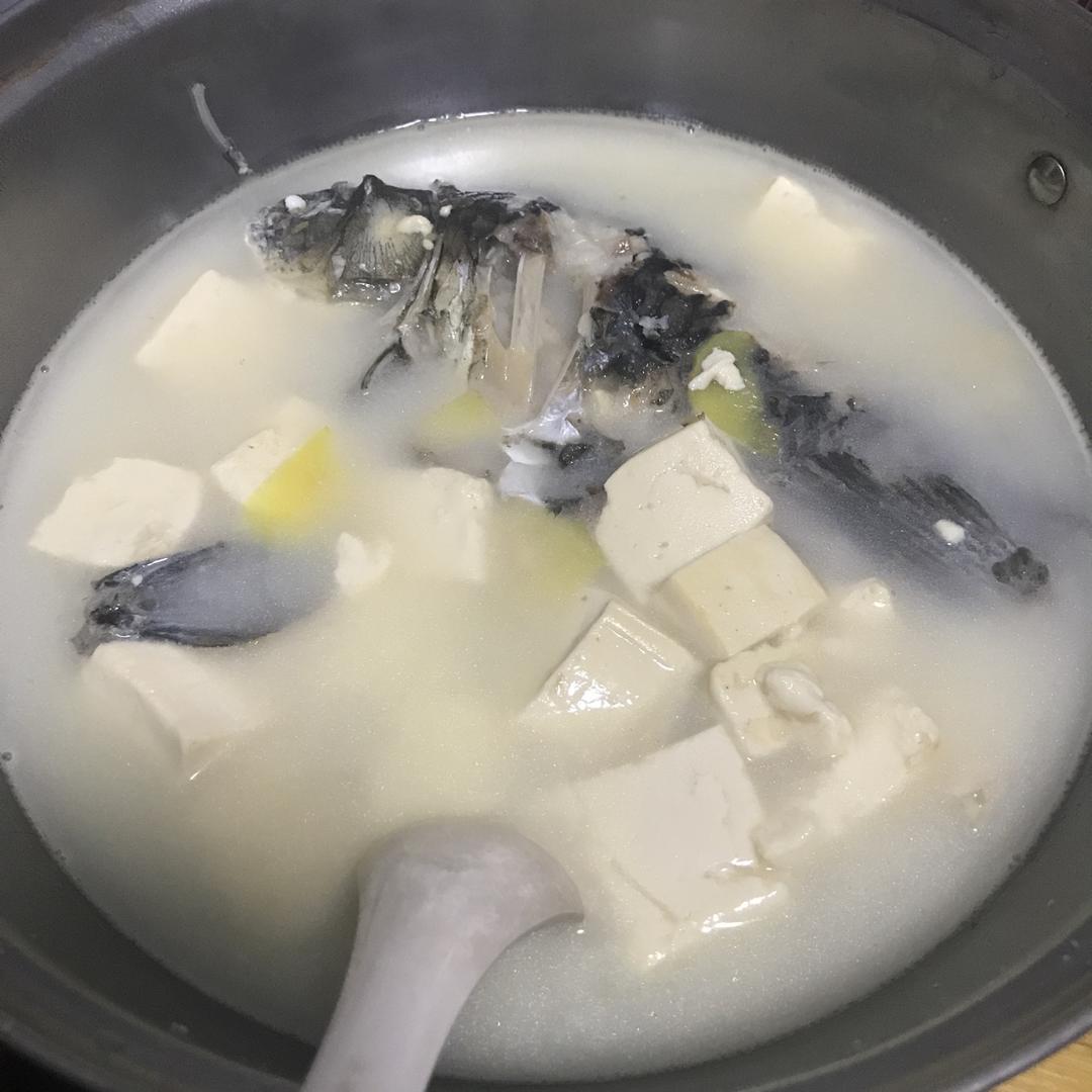 鲫鱼豆腐汤