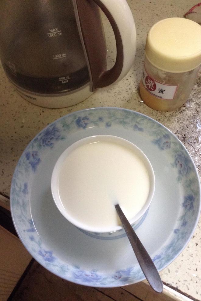 温牛奶的做法