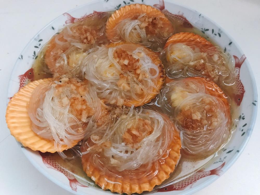 蒜蓉粉丝蒸扇贝粉丝入味有诀窍