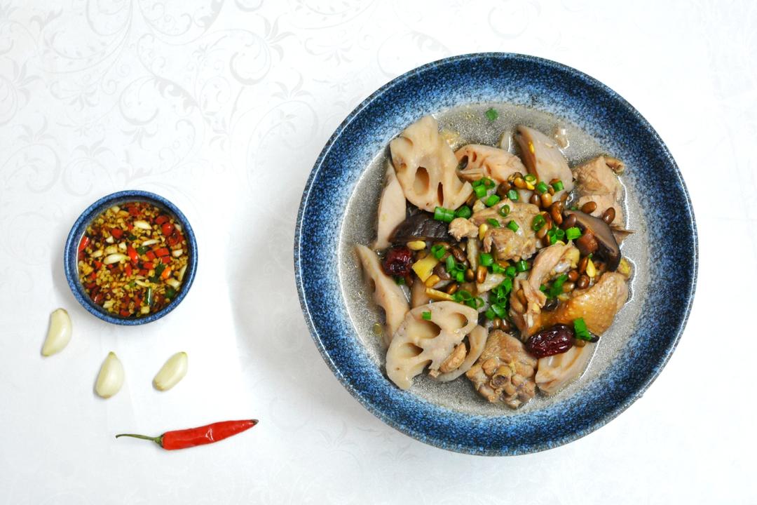 莲藕黑豆炖鸡汤的做法