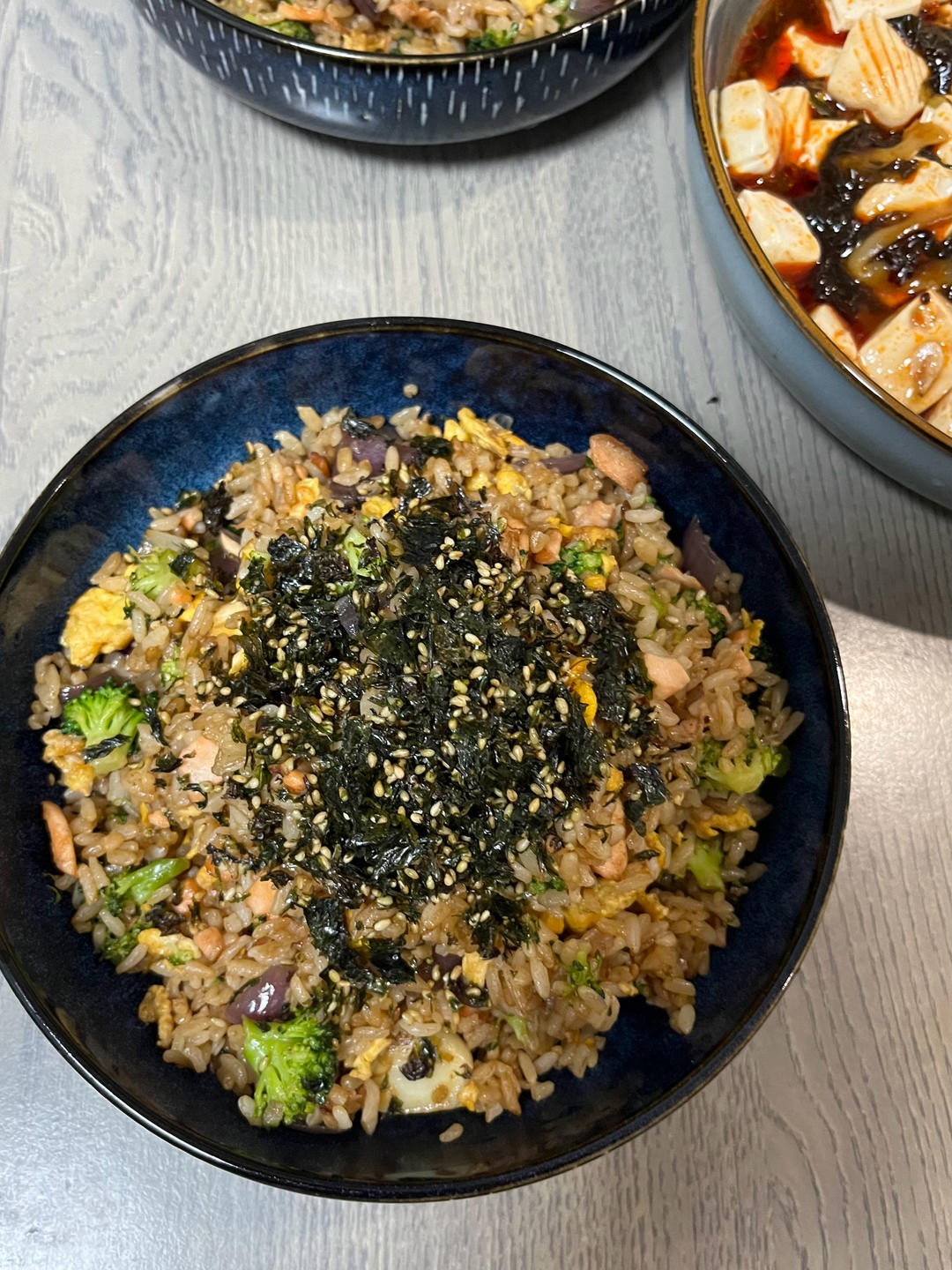蒜香黄油三文鱼炒饭