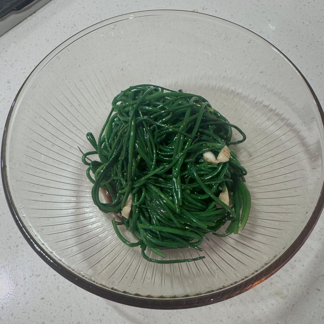 绿脆绿脆的凉拌沙葱