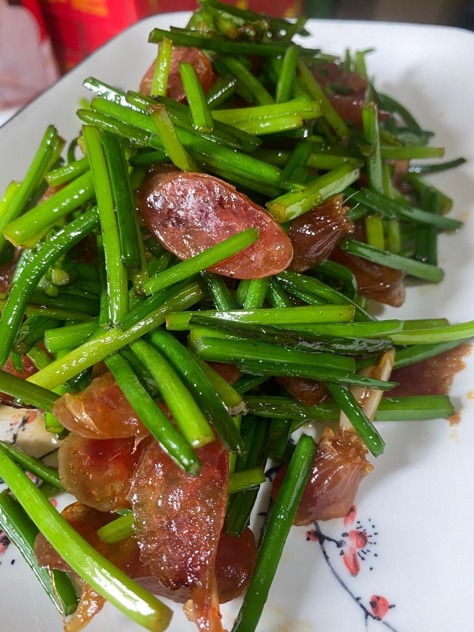 腊肠炒韭菜花