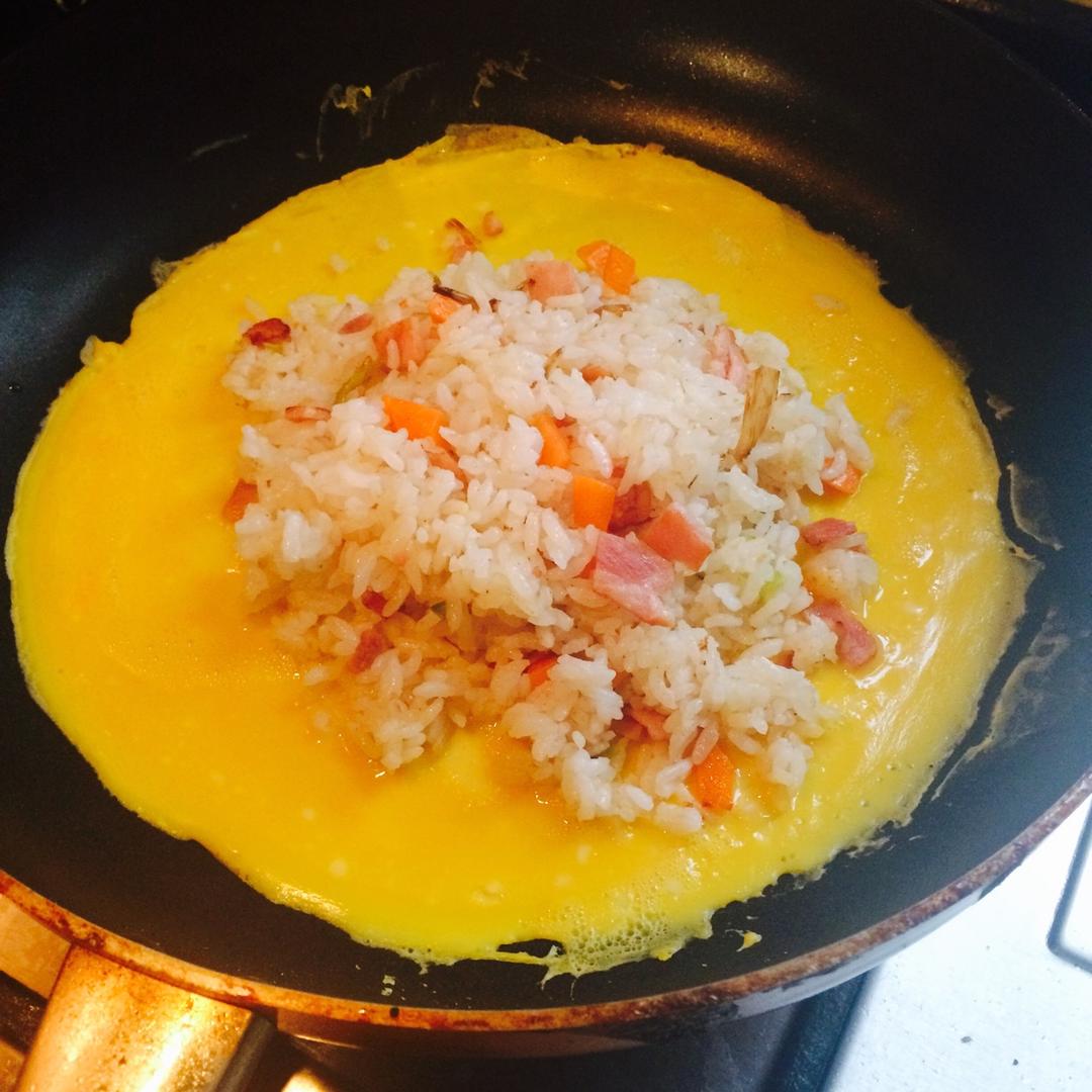 蛋包饭—高逼格的西红柿鸡蛋饭（附做蛋皮的小技巧）