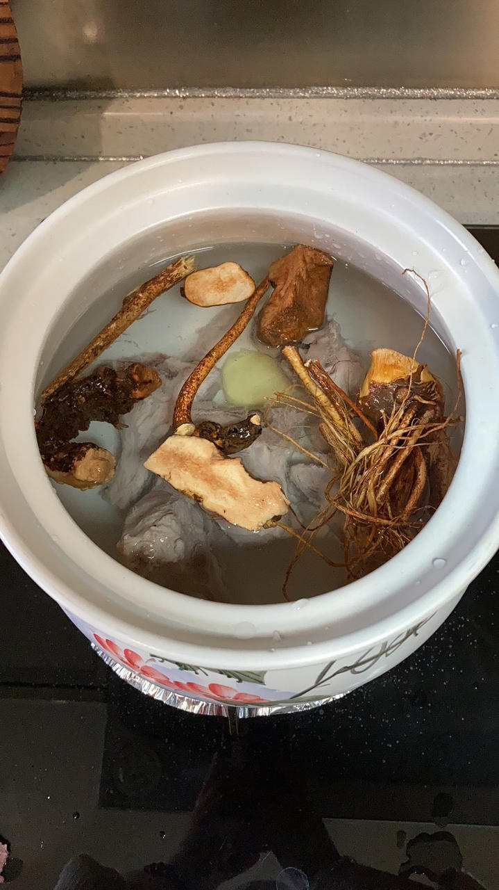 【土茯苓山药猪骨汤】-去湿健脾