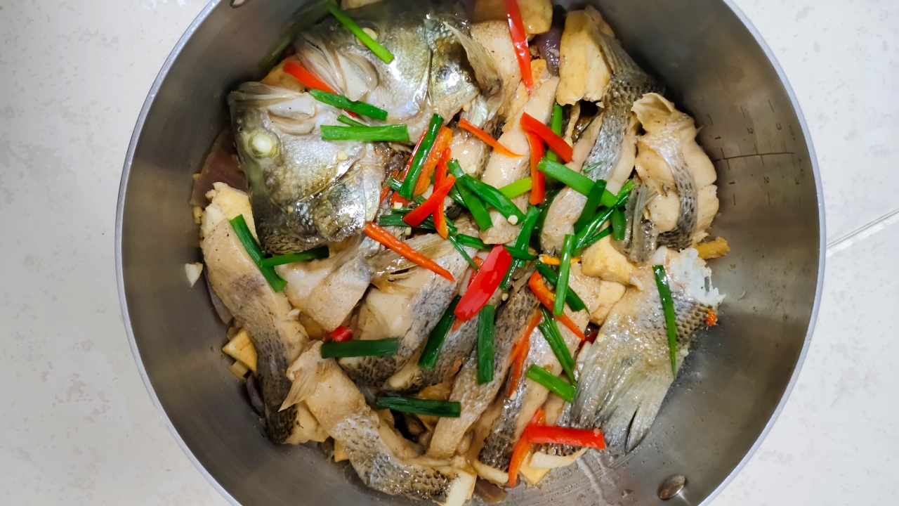 鲜嫩豆腐鲈鱼煲