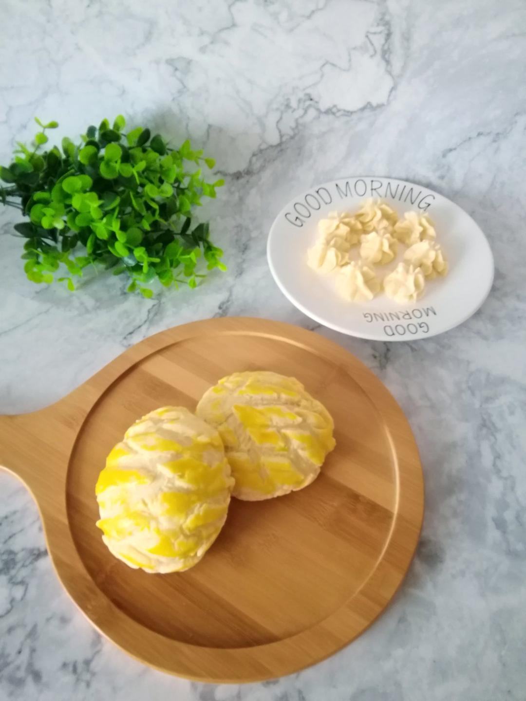 好吃到炸裂的港式菠萝包（附带制作酥皮的小视频）