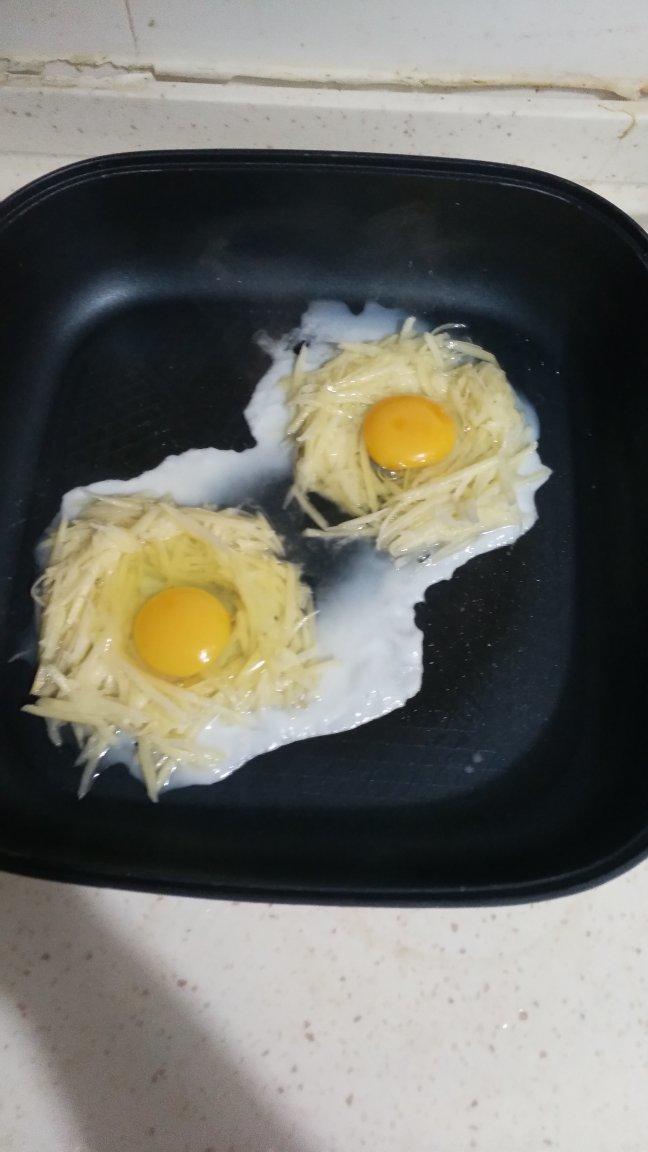 土豆丝鸟巢鸡蛋早餐饼