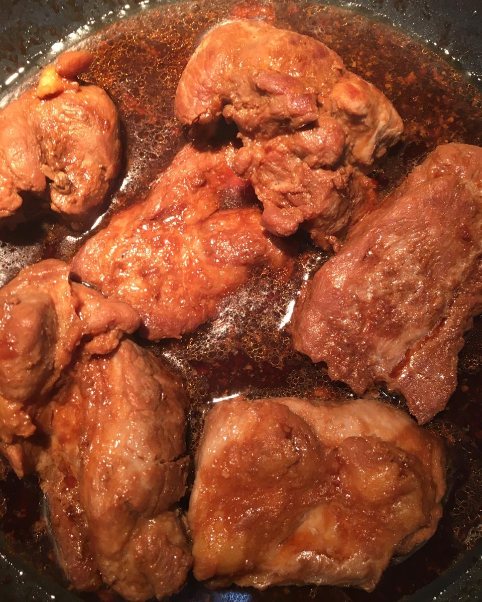 不用叉烧酱没明火没烤箱也能做出媲美酒楼的叉烧