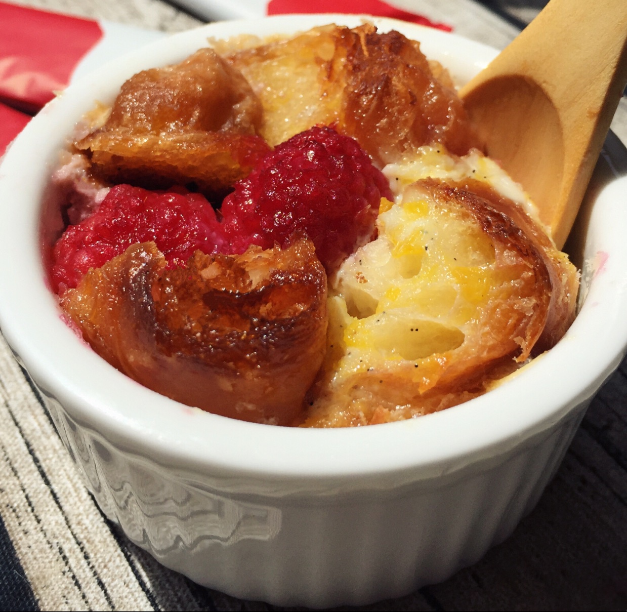覆盆子羊角面包布丁 Raspberry croissant puddings