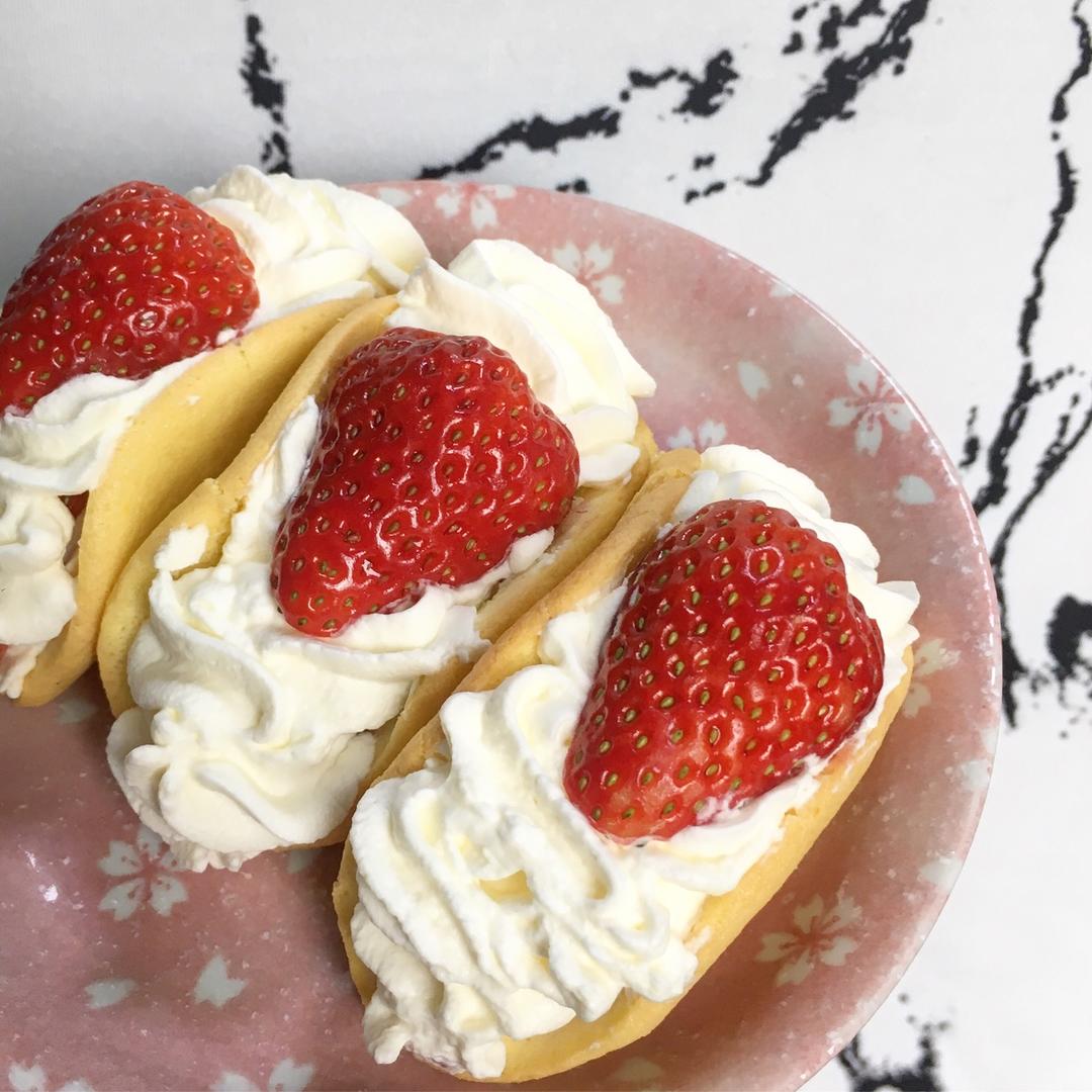 韩国最热门的甜品店Le Bread Lab的草莓蛋糕卷