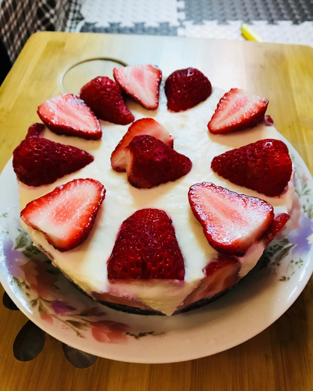 ooninananaoo做的奥利奥草莓酸奶慕斯蛋糕(6寸)