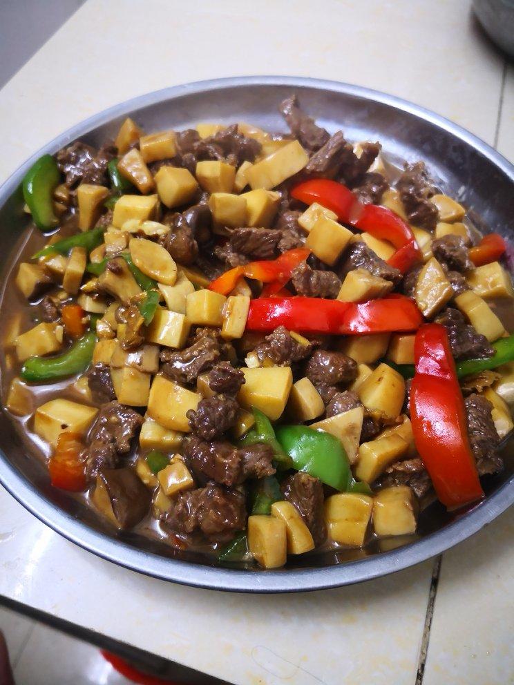 家常菜~杏鲍菇烧牛肉粒