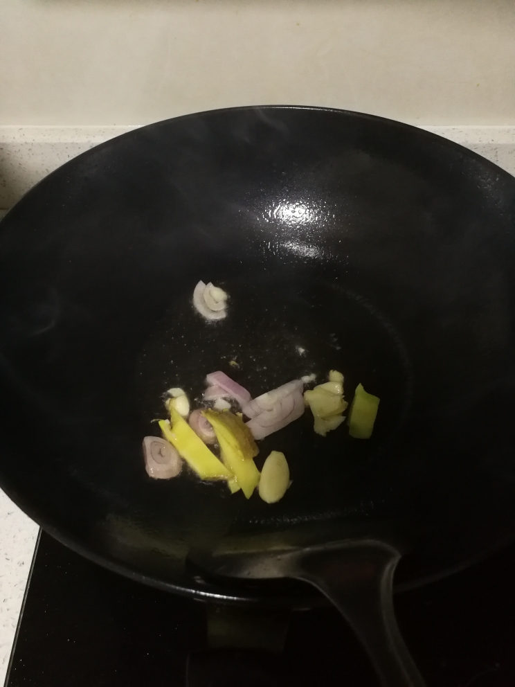 鲍鱼新吃法—丝瓜鲍鱼汤的做法 步骤5