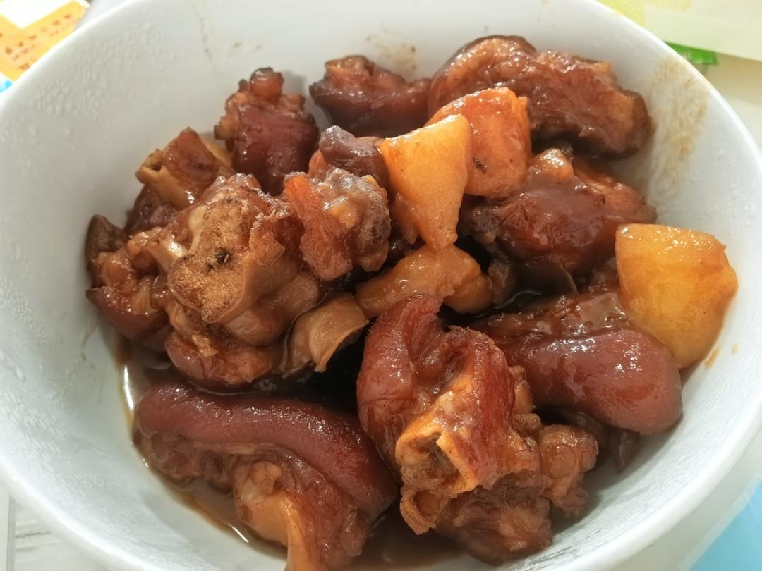 美味的家常菜：红烧猪蹄
