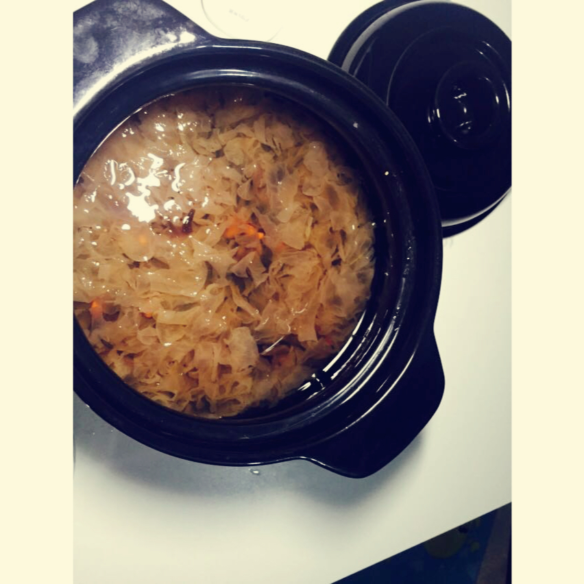 银耳红枣枸杞甜汤