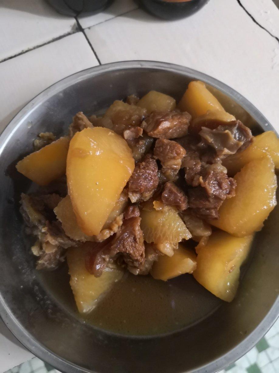 广式萝卜牛腩煲