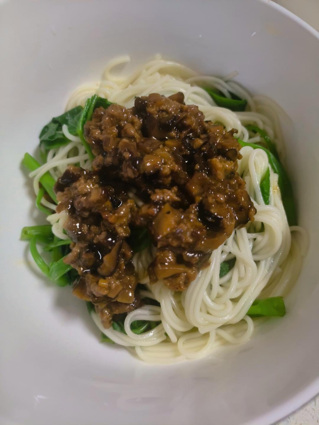 香菇肉酱拌面