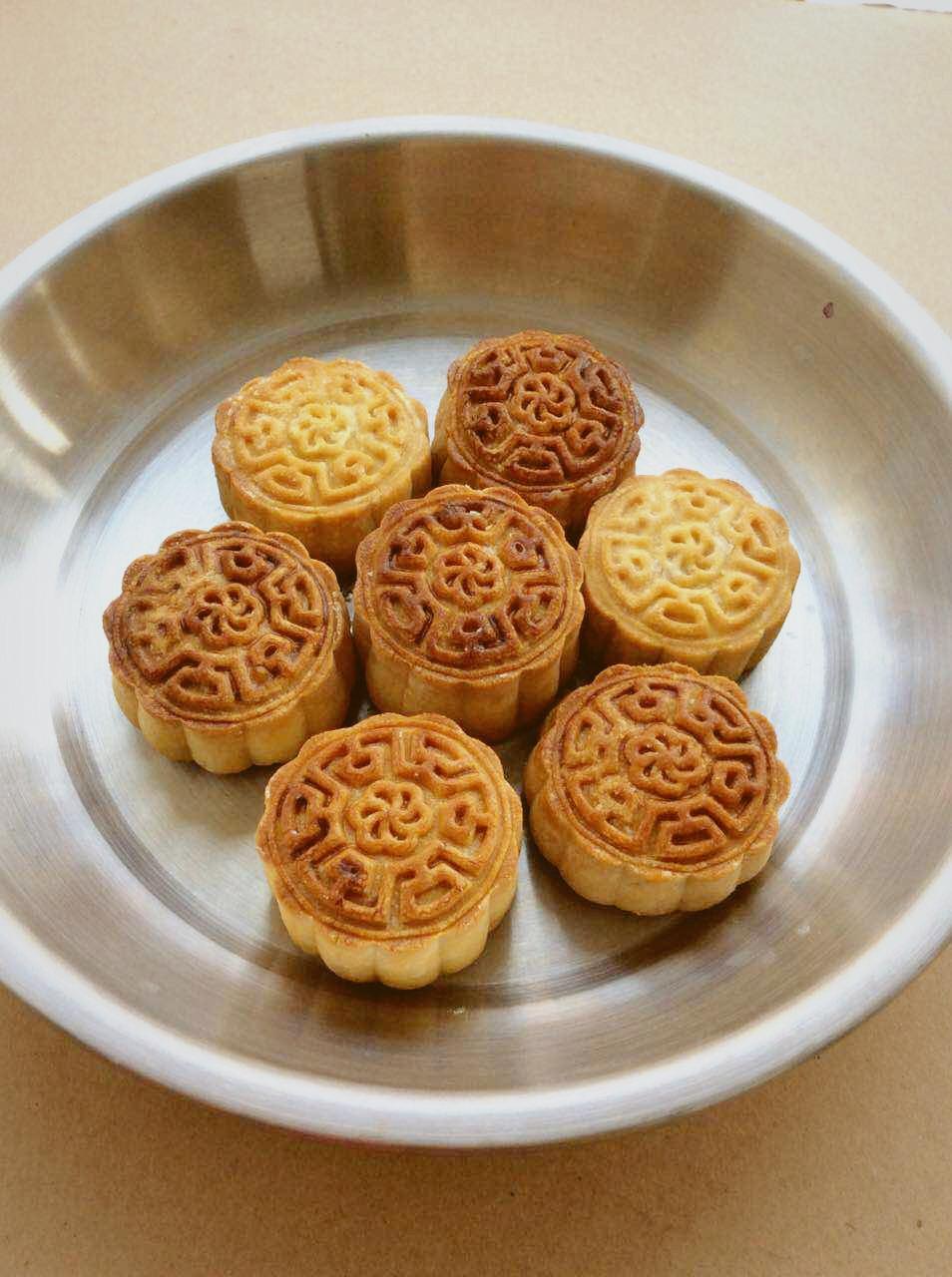 广式月饼－－蛋黄豆沙月饼