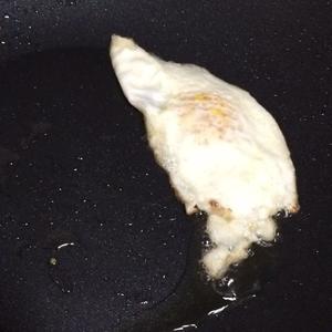汪刺鱼荷包蛋汤的做法 步骤2