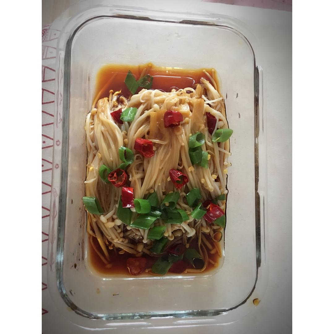 葱油金针菇——10分钟快手菜，你绝对不能错过的美味~