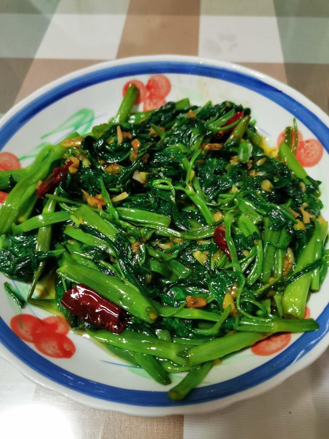 爆炒耗油空心菜