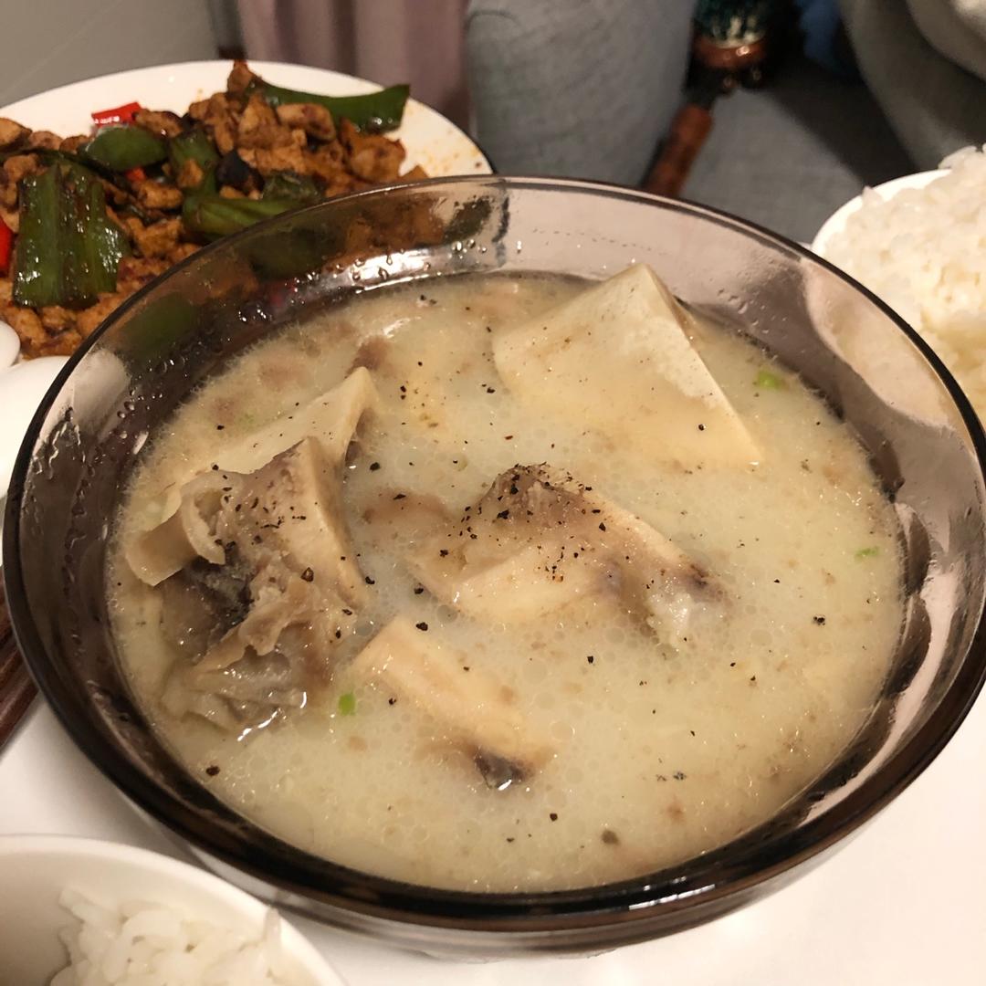牛尾汤(不仅汤好喝，牛尾更有滋味)
