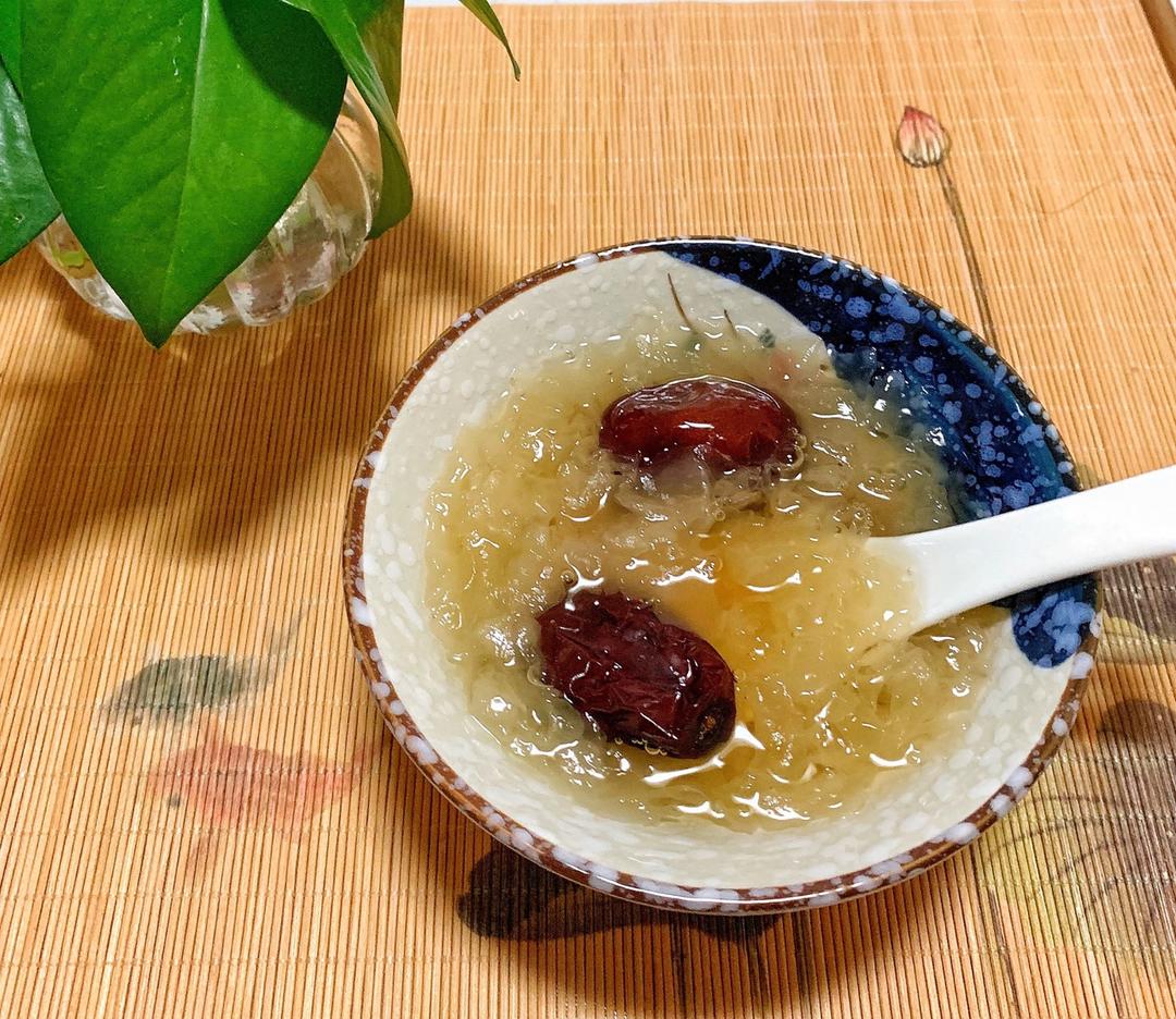 冰糖银耳红枣汤