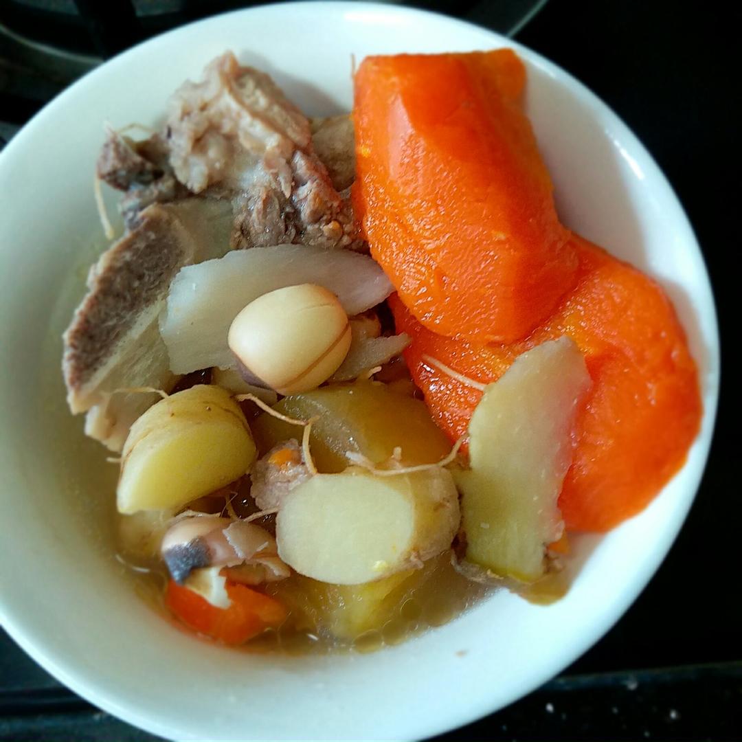 鲜玉竹雪莲果扇骨汤