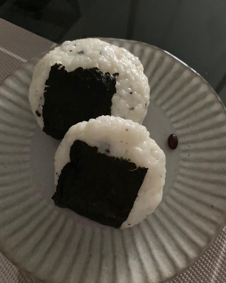 肉松三角饭团