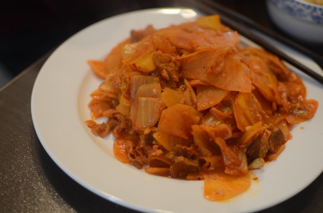 辣白菜炒土豆片