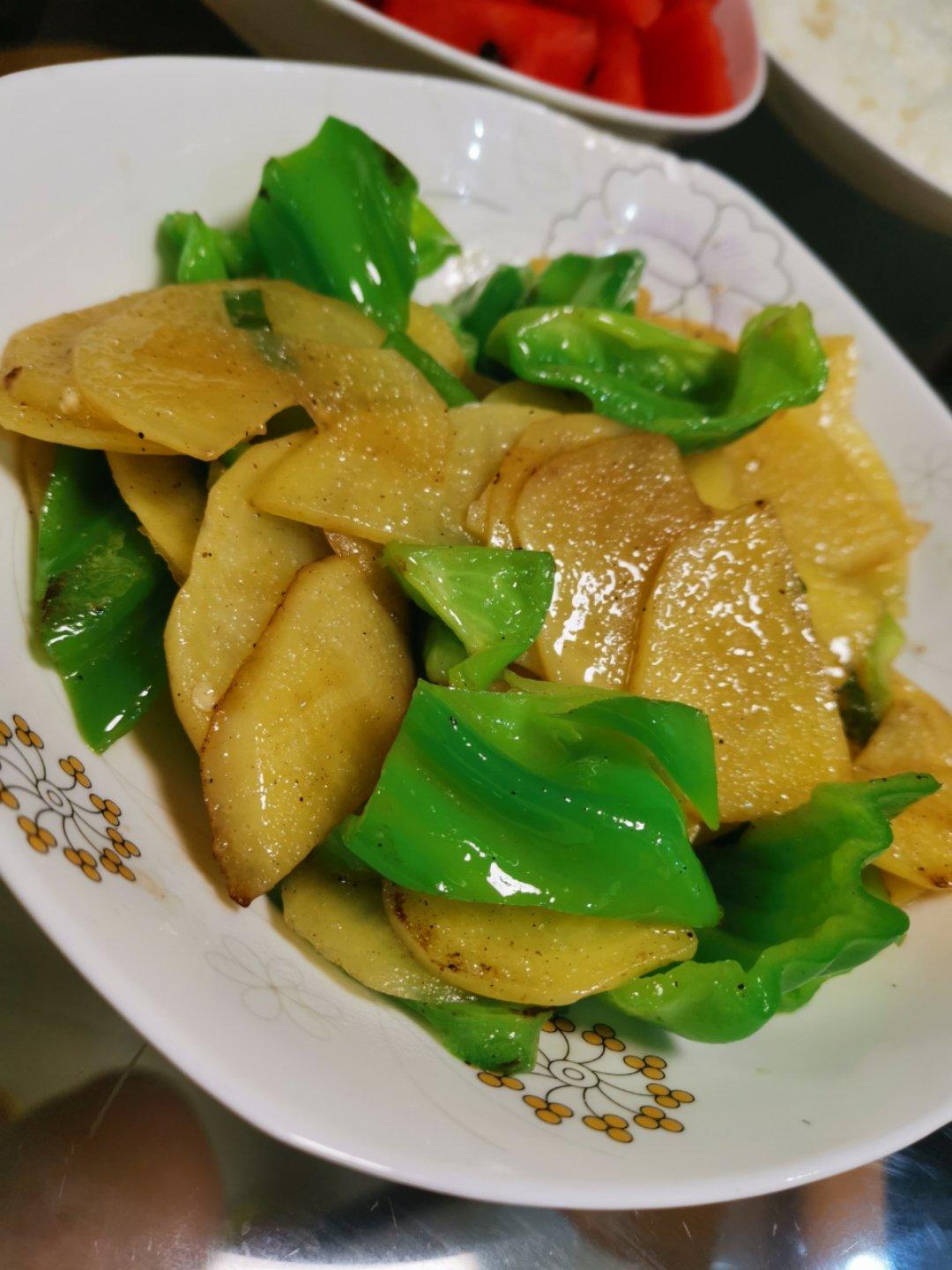 青椒番茄土豆片