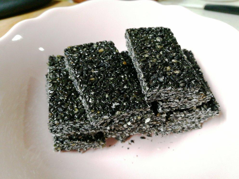 猫咪看呀做的黑芝麻糖