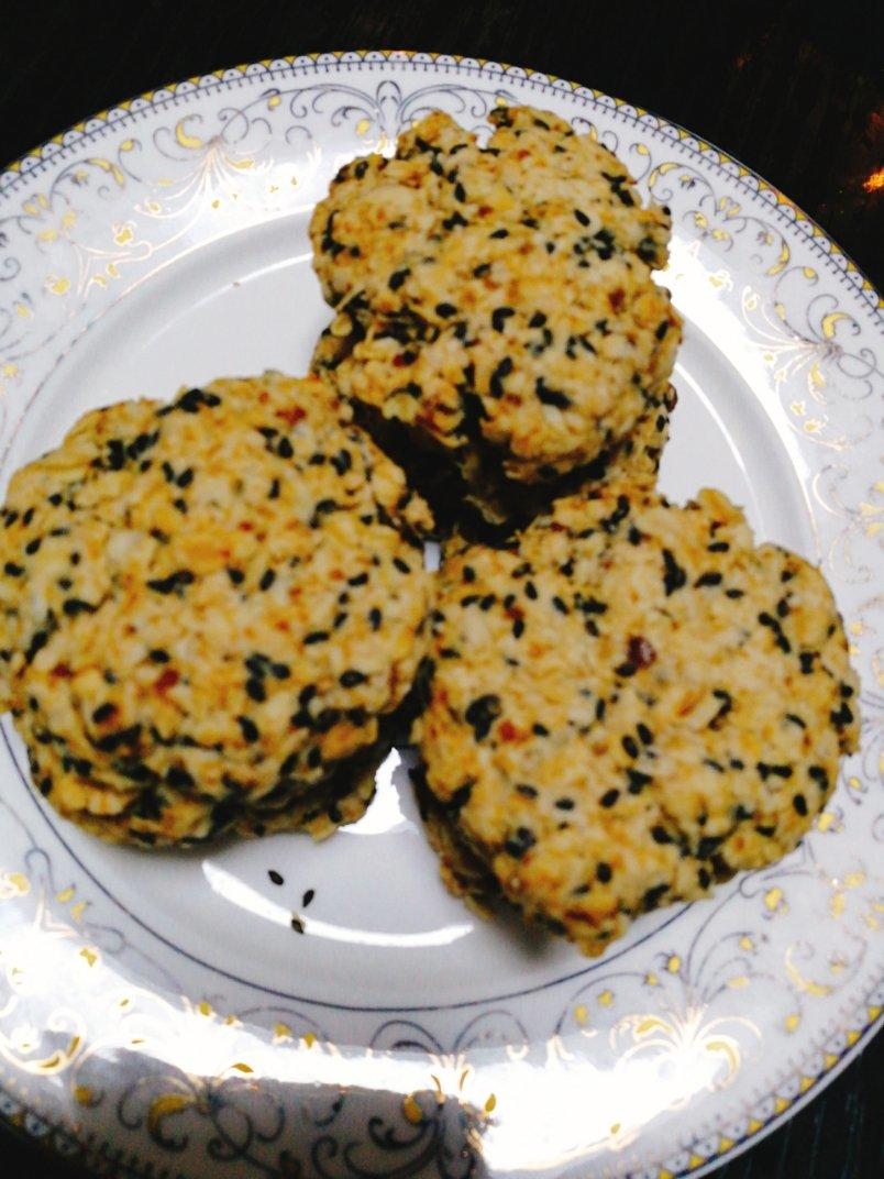 素食:有机燕麦芝麻大饼干